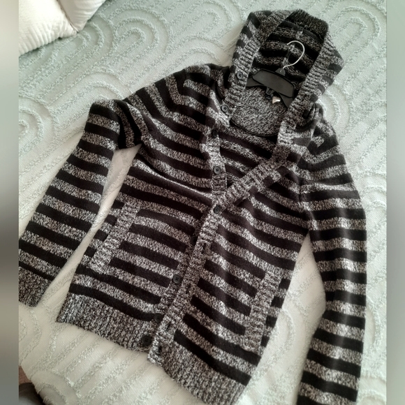 H&M Knitted Hoodie sweater - Picture 2 of 4
